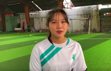 Cô gái 2000 sở hữu cú sút làm bó tay Văn Toản và Bùi Tiến Dũng