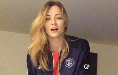 Vẻ đẹp nóng bỏng của nữ hậu vệ PSG