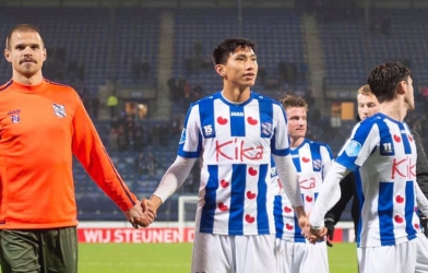 HLV Heerenveen thừa nhận sai lầm trong thương vụ Văn Hậu