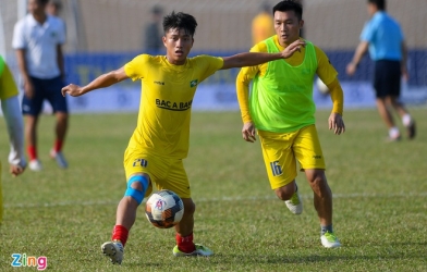 Phan Văn Đức lại dính chấn thương đầu gối