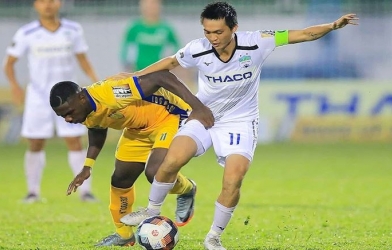 VIDEO: Tuấn Anh chuyền dài như Pirlo sau 2 cú xoay người liên tiếp