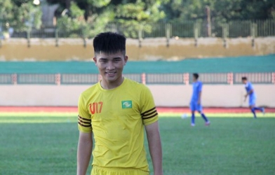 VIDEO: Tài năng của cầu thủ đánh sập Hàng Đẫy sau 3 năm