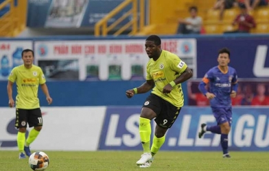 Hà Nội đánh bại Bình Dương ở trận cầu có tới 9 phút bù giờ