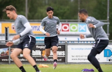 Văn Hậu sắp hết hợp đồng, Heerenveen chiêu mộ hậu vệ mới