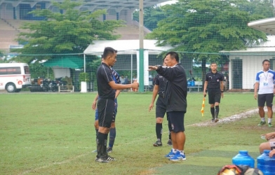 Một trọng tài cầm còi 4 trận đấu liên tiếp của Bình Dương ở giải U17 QG