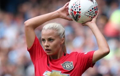 Vẻ đẹp quyến rũ của nữ hậu vệ đẹp nhất Manchester United