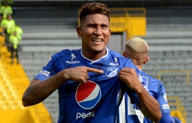 VIDEO: Ngoại binh triệu đô của TPHCM chạy chỗ thông minh, dứt điểm tinh tế