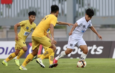 HLV Troussier: 'Tôi phát hiện 40 cầu thủ có triển vọng lớn'