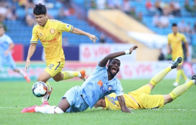 HLV Lê Huỳnh Đức: 'Chúng tôi lại thua đội chỉ có mỗi 1 bài'