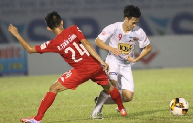 VIDEO: Văn Toàn, Văn Thanh khiến CLB TPHCM 'toát mồ hôi'