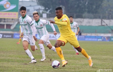 HLV Nguyễn Đức Thắng: 'SLNA có lợi vì sân Vinh khá tệ'