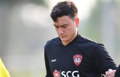 Đặng Văn Lâm hứng 'mưa gạch đá' từ NHM Thái Lan