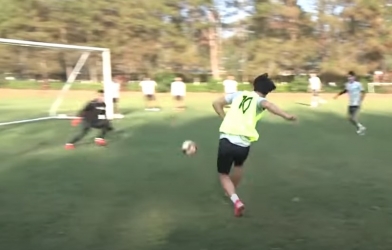 VIDEO: Văn Toàn 'xé gió' ghi bàn trong buổi tập của HAGL