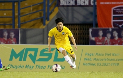 VIDEO: Công Phượng lập siêu phẩm chân trái từ ngoài vòng cấm