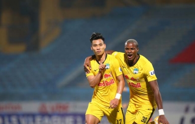 VIDEO: Văn Thanh ghi bàn sau pha phối hợp như đá tập với Brandao