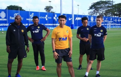 HLV Tan Cheng Hoe gặp khó trước thềm vòng loại World Cup 2022