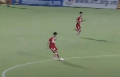 VIDEO: Cầu thủ U19 PVF tái hiện bàn thắng từ giữa sân của Beckham