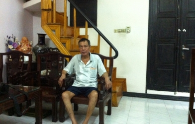 'Ba đẻn' Nguyễn Thế Anh với đôi chân vòng kiềng quái dị