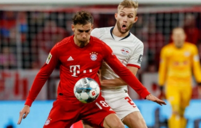 Bayern Munich giữ ngôi đầu bảng dù vẫn còn nhiều bất ổn