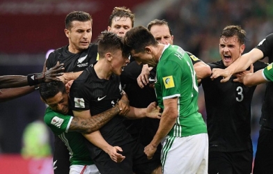 VIDEO: Màn ẩu đả của Mexico và New Zealand tại Confed Cup