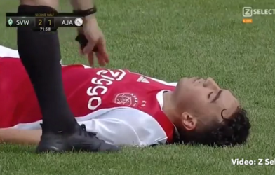 VIDEO: Cận cảnh tài năng trẻ Ajax đột quỵ khi đang thi đấu