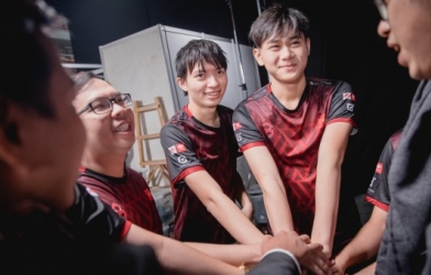 Đánh bại KLG, YG giành chiến thắng đầu tiên tại CKTG 2017