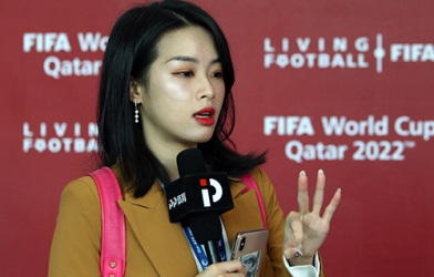 Nữ phóng viên xinh đẹp tại lễ bốc thăm VL World Cup 2022