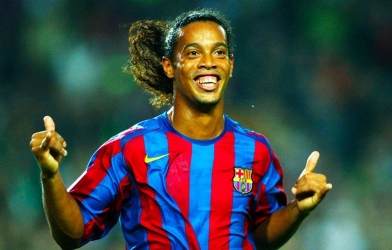 Huyền thoại Ronaldinho quyết định “cực sốc” ở tuổi 39