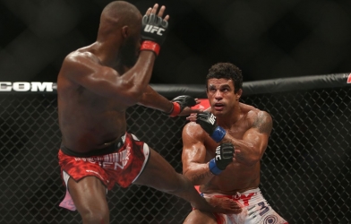 Oblique Kick: Có nên cấm hay không? 