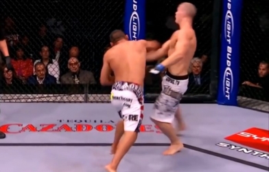 Tổng hợp những pha 'đấm phát chết luôn' trong MMA