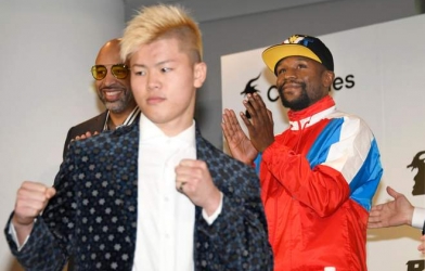 'Thần đồng' Kickboxing Nhật Bản sẽ đối đầu Floyd Mayweather là ai?