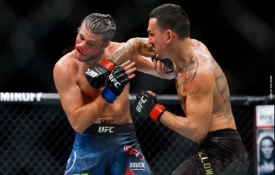 VIDEO: Brian Ortega lập kỉ lục 'ăn đòn' nhiều nhất lịch sử UFC