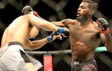 VIDEO: Pha knockout chuẩn đến từng milimet của Devonte Smith