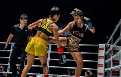 Stamp Fairtex và chiến thuật gây áp lực trước Alma Juniku
