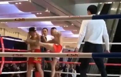 Chấp 1 chân 1 tay, bạn tập Từ Hiểu Đông vẫn hạ gục cao thủ Vịnh Xuân thê thảm