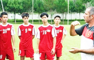 Tin thể thao 4/1: Thầy trò HAGL xuống núi dự lễ trao giải QBV Việt Nam 2016