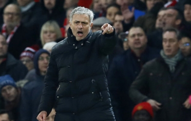 HLV Mourinho: 'Liverpool chỉ chăm chăm lo phòng ngự'