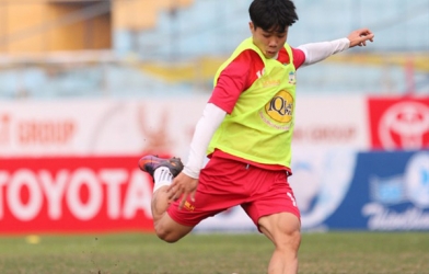 Công Phượng tập đá vị trí mới trước trận gặp Hà Nội