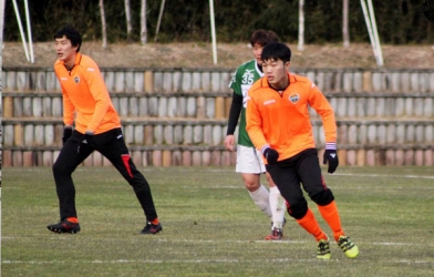 Xuân Trường đang là tiền vệ chính trong đội hình B của Gangwon