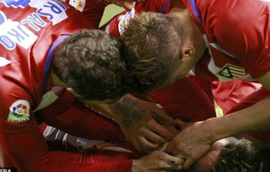 Gabi phản ứng cực nhanh cứu Torres không cắn lưỡi