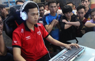 Chim Sẻ Đi Nắng đã giành 2/4 cúp Solo AOE Pro Masters 2017