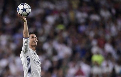 Ronaldo lập hat-trick, Real vào bán kết Champions League
