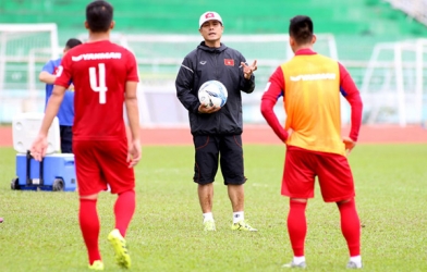 HLV Hữu Thắng lý giải việc gọi 7 cầu thủ U20 lên tuyển