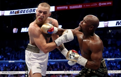 Mayweather hạ knock-out McGregor sau 10 hiệp