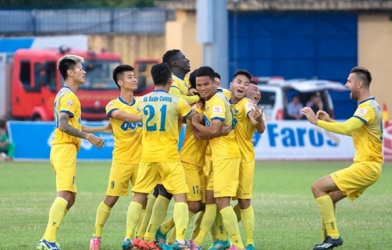 Hà Nội cầm hòa FLC Thanh Hóa trong trận cầu siêu kịch tính