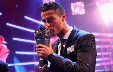 Ronaldo đoạt danh hiệu Cầu thủ xuất sắc nhất FIFA 2017