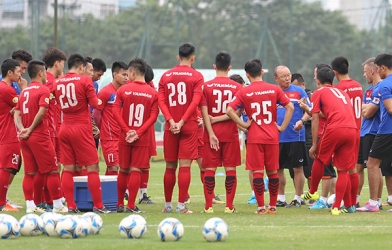 Tiền đạo 24 trận không ghi nổi 1 bàn vẫn được gọi lên tuyển là ai?