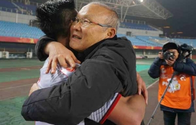 Người Thái muốn có HLV Park Hang Seo, Indonesia choáng vì Quang Hải