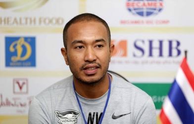 HLV của Thái Lan chỉ ra cả tá lý do đổ lỗi cho trận thua đậm VN