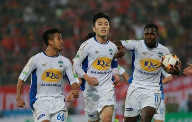 Đội bóng cũ của Michael Essien muốn có Lương Xuân Trường